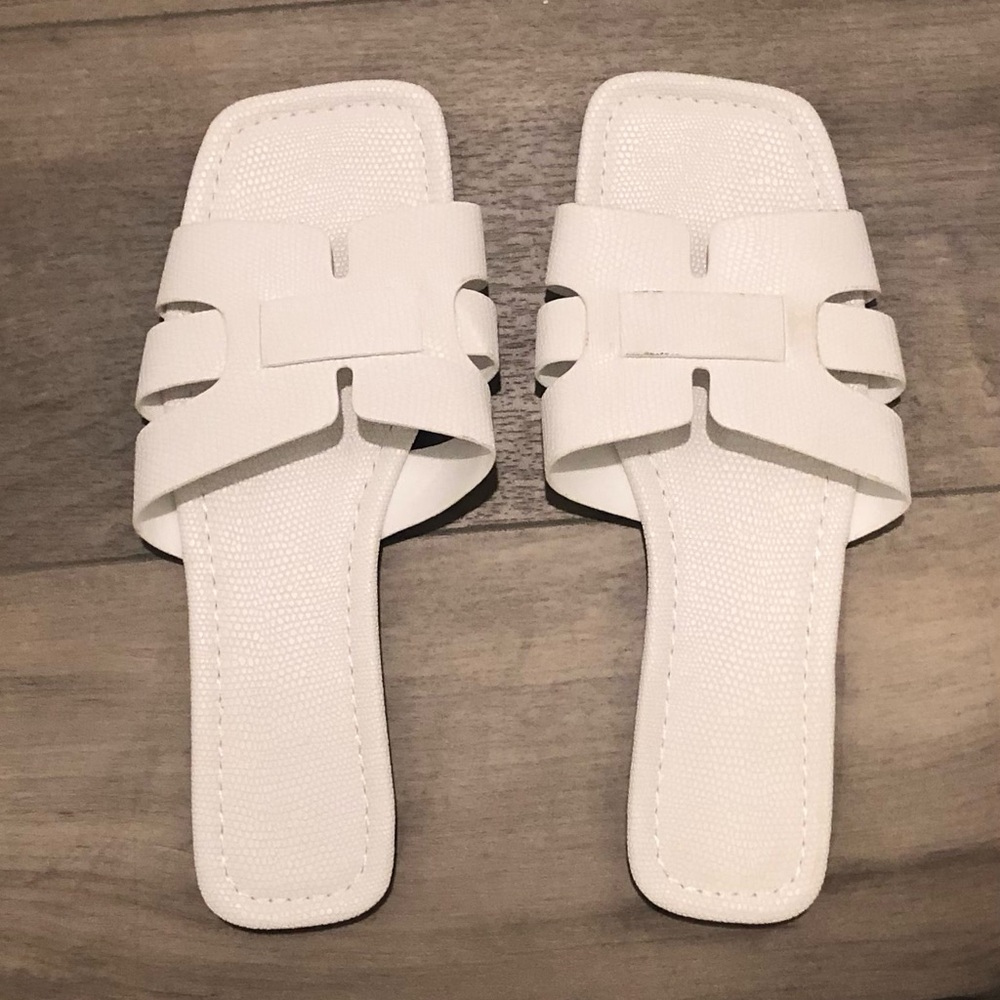 NWOT Sandals